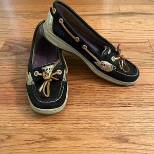 Lightly used Women’s Sperry shoes. Size 5.5